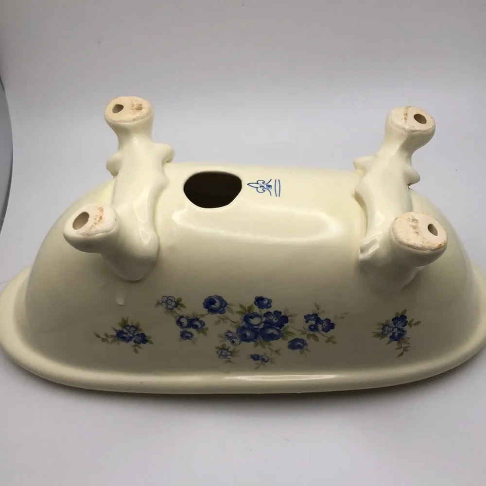 Vintage VB Athena California A Bathtub shaped soap dish